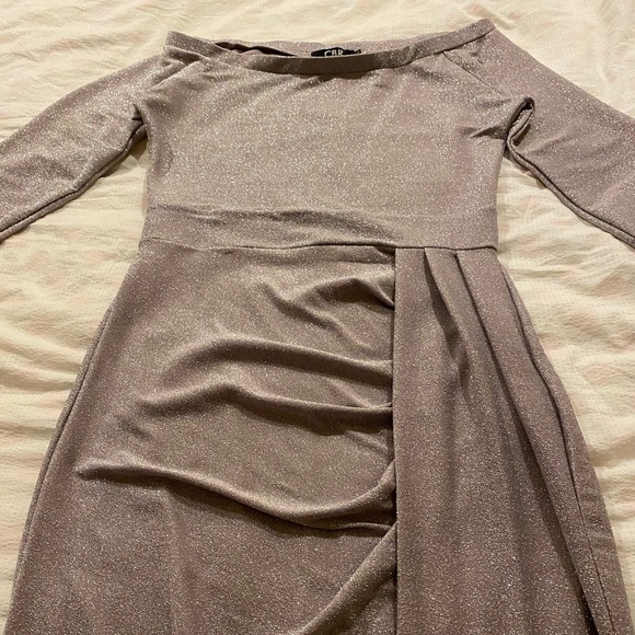 Sparkly, stretchy rose gold gown - Picture 3 of 7